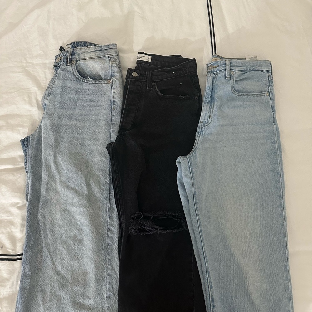 Abercrombie 90’s Low Rise Baggy Jean size 2